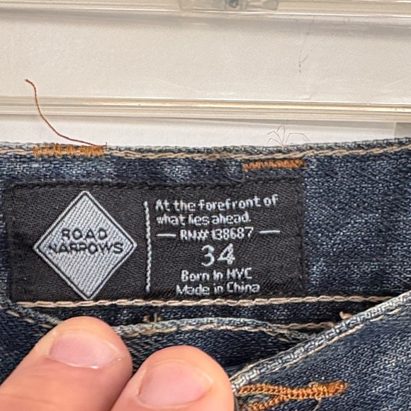 Distressed Road Narrows Demin Jeans with Paint Splatter - Picture 3 of 6